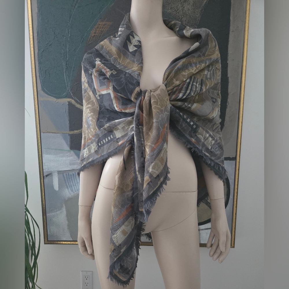 Saldarini Fenwick | Oversized Wool Scarf with Fringe